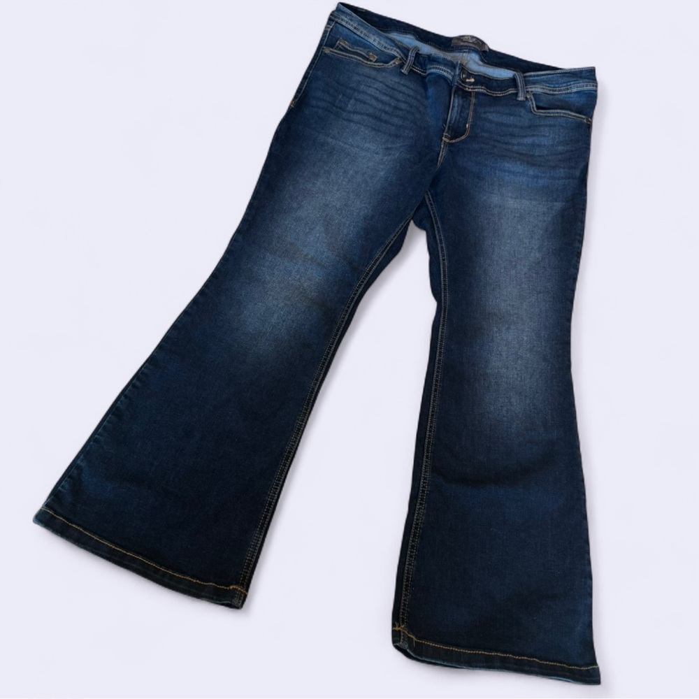 Torrid Classic Indigo Flare Jeans size 16 short they have stretch dark wash